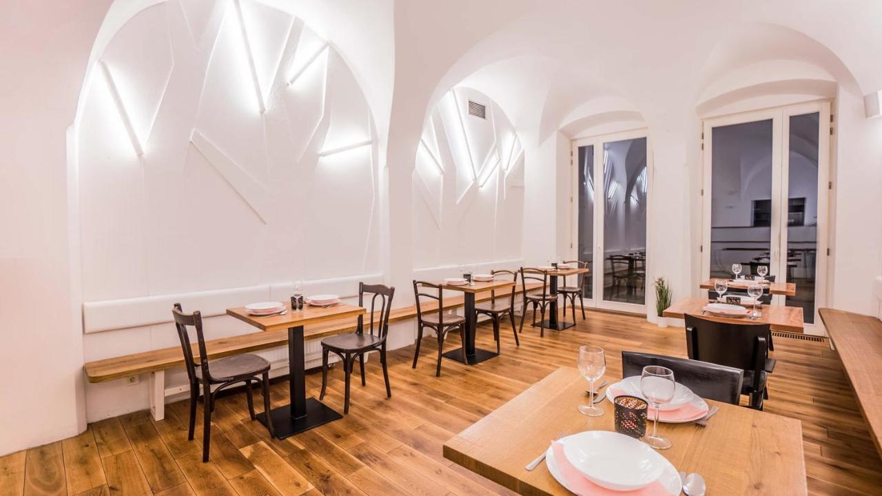 Penzion A Restaurace 14 Hostinné Exteriér fotografie